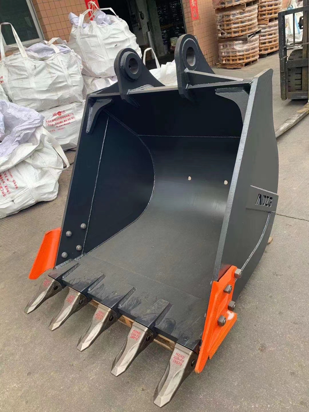 Komatsu PC200 Bucket